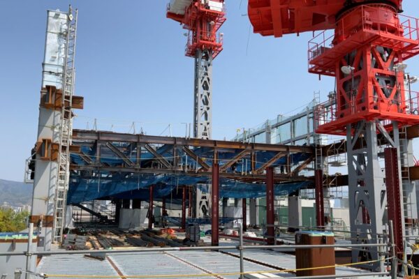 鉄骨建方完了！！