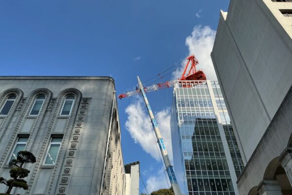 愛媛県庁第二別館のタワークレーン解体計画